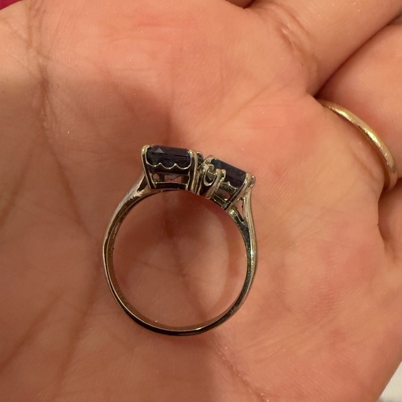 10k solid white gold ring with natural spinel - Picture 2 of 5